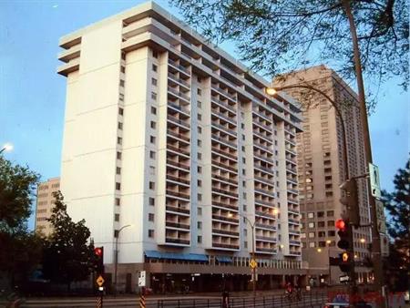 Appartement 4 1/2, PH - METRO SHERBROOKE - TOUT INCLUS - BALCON