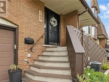 759 YORK Avenue N | 759 YORK Avenue N, Listowel