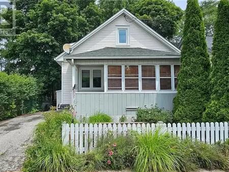 12 HENRIETTA Street | 12 HENRIETTA Street, St. Catharines