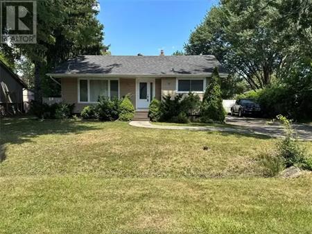 3880 WOODWARD | 3880 WOODWARD, Windsor