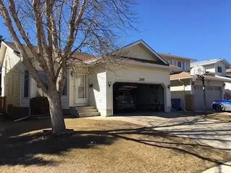 Four Bed, 3 Bath with Double Attached Garage House in Riverbend SE Calgary | 248 Riverglen Place Southeast, Calgary