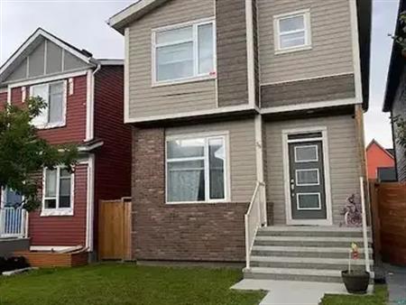 Cozy 3 bedroom House | Calgary