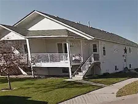 Lovely Basement suit w/ separate entrance and laundry | 1622 Sunshine Place Southeast, High River