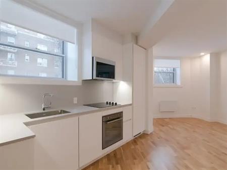 5530 Cote Saint-Luc Road | 5530 Cote Saint-Luc Road, Montreal