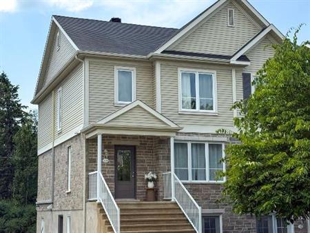 CHAMBLY Condo style Maison de ville à louer