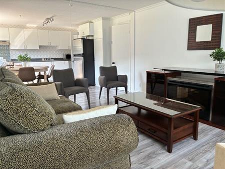 Grand 4 1/2 Quartier St-Jovite, Mont-Tremblant Meublé et tout équipé.