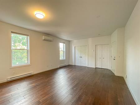 Appartement Spacieux Et Lumineux à Louer