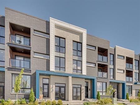 Une Unité De Triplex - 4 1/2 (premier ét