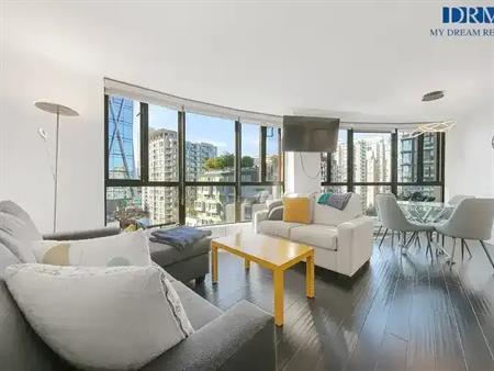 D170 - Bright & Spacious Yaletown Condo! | 488 Helmcken Street, Vancouver