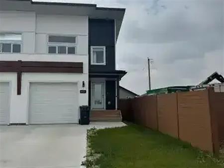 Available Immediately newer 3 bedroom/3.5 bathroom duplex in Clairmont | 9607 114 Avenue, Clairmont
