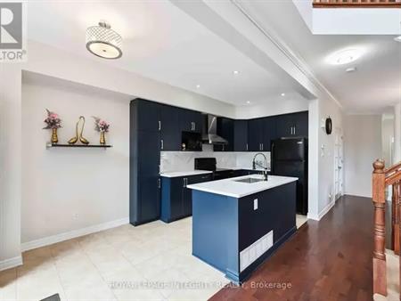 200 BADGELEY AVENUE | 200 BADGELEY AVENUE, Ottawa