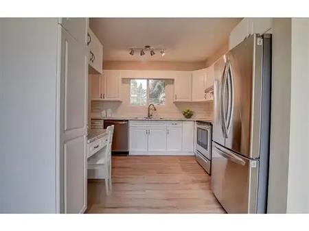 PETS/SCHOOLS!  Basement FAMILY ROOM. TWO Tandem Parking. MILL WOODS  Townhouse | 3812 20 Avenue Northwest, Edmonton