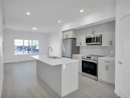 3 Bedroom, Bright Spacious Townhouse | 725 Orchards Boulevard Southwest, Edmonton