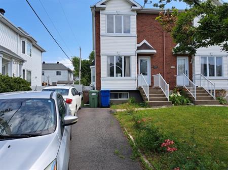 Maison semi-détachée à louer - Sainte-Catherine (Rive-Sud) - 3 chambres, sur 3 étages
