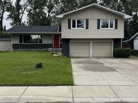Short or Long Term- 4 Bedroom 2 Storey Split Backing onto Mapleridge Golf Course | 10520 Mapleridge Cres SE, Calgary