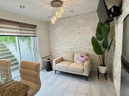 4 1/2 MEUBLE MONTREAL TOUT INCLUS PRÈS METRO