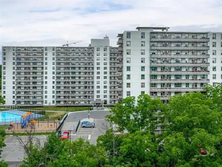 Camelot Towers - 981 Main Street West, Hamilton | 981 Main Street West, Hamilton