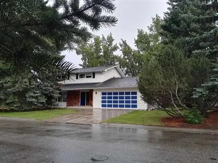 One block away from U of C in Varsity Village rooms for rent | 6 Varbrook Place NW, Calgary