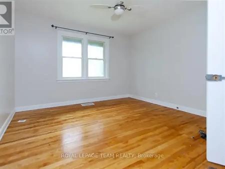 16 BROOK LANE | 16 BROOK LANE, Ottawa