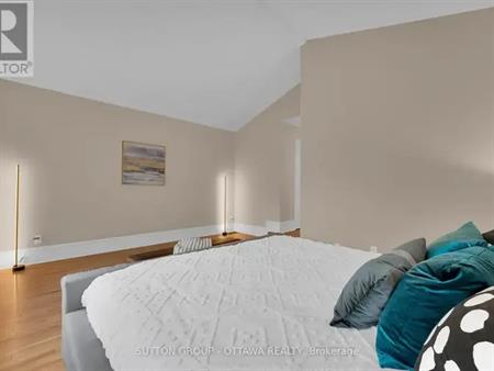 8 DUNN STREET | 8 DUNN STREET, Ottawa