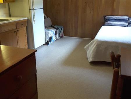À louer studio pour étudiant ou enseignant cégep de Saint-Jérôme pour locataire tranquille et soigneux