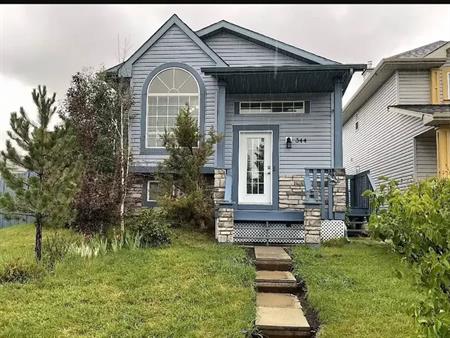 Stylish Main Floor Suite  Fully Furnished | Calgary