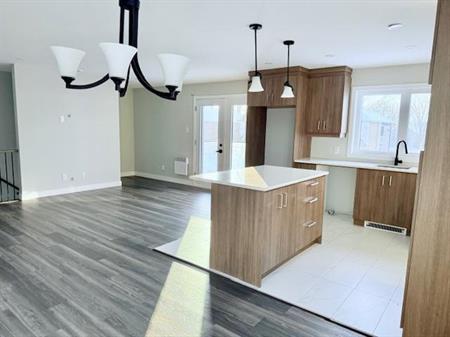 🏡 LOGEMENT À LOUER – COMME UNE MAISON AVEC GARAGE ATTACHÉ – 500 $ DE RABAIS LE 1ER MOIS!