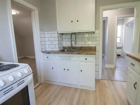 138 Haig Street - Upper | 138 Haig Street - Upper, St. Catharines