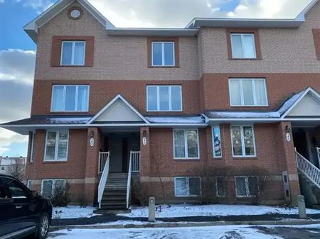 24 Bonfield Private | 24 Bonfield Private, Ottawa