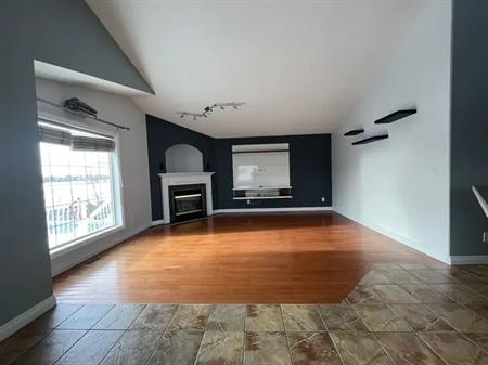 Beautiful bi-level house with 3 Bed, 3 Full bath with Double garage | Edmonton