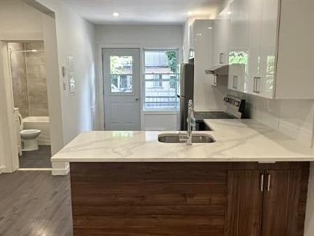 METRO JARRY/CREMAZIE - 3 CHAMBRES- 1.5 SALLE DE BAIN - PLANCHER BOIS FRANC - COMPTOIR QUARTZ - ARMOIRES MODERNES