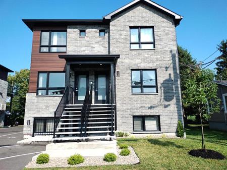5 1/2, Sainte-madeleine, bas de triplex (demi-sous-sol), porte patio ,terrasse,