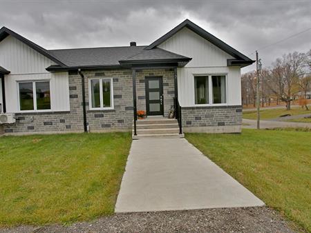 NEUF 4 1/2 grand logement avec garage