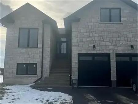 10 CRISTALLINA Drive Unit# Upper | 10 CRISTALLINA Drive Unit# Upper, Thorold