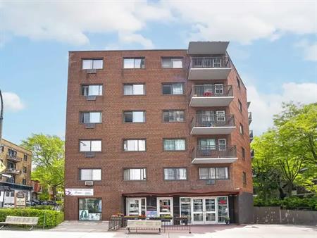 5450 Queen-Mary | 5450 Chemin Queen-Mary, Montreal