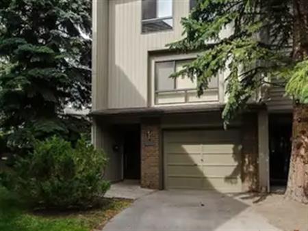 FULLY FURNISHED - End Unit Townhouse in Pt. McKay | Calgary