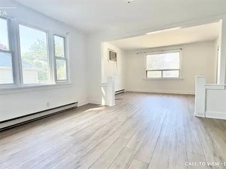 59 Peter St, Markham, Ontario L3P 2A7 | 59 Peter Street, Markham