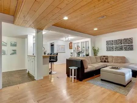 Two Bedroom Basement Suite, Private Entrance, Full Kitchen, In-suite Laundry | Calgary