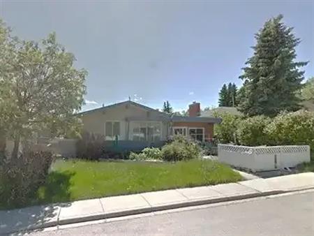 Price reduced!!! Thorncliffe 3-bedroom main floor for rent | 415 Tache Avenue Northwest, Calgary