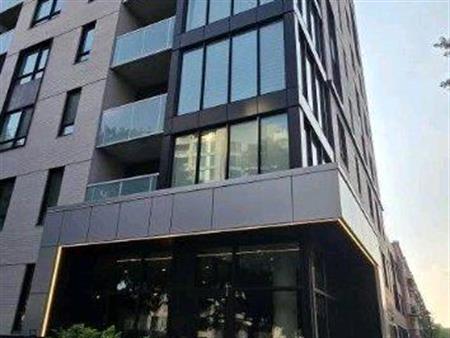 Stationnement intérieur disponible – Aucun condo requis – Proche du CHUM-