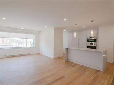 Regency | 3555 Cote-des-Neiges Road, Montreal