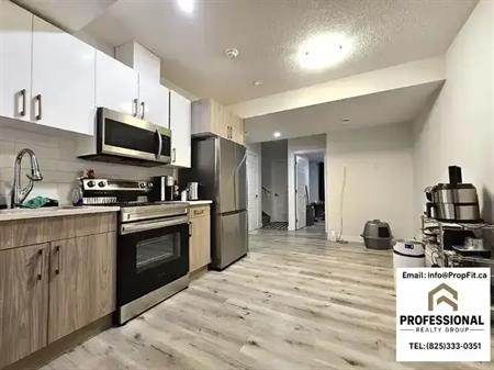 Spacious Legal Suite in Keswick | In-Suite Laundry | Extra Den | Cats OK | 8020 Kiriak Link Southwest, Edmonton