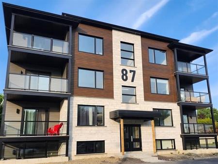 Magnifique logement 4 1/2 à louer - TRÈS GRAND