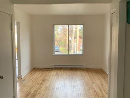 🏡 À Louer – Grand 5½