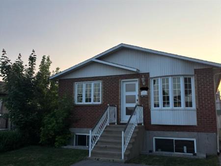 bungalow 4CAC+ 1 a louer/for rent