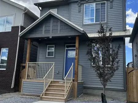 Newly built 3 bedroom +2.5 bath house with single garage | Calgary