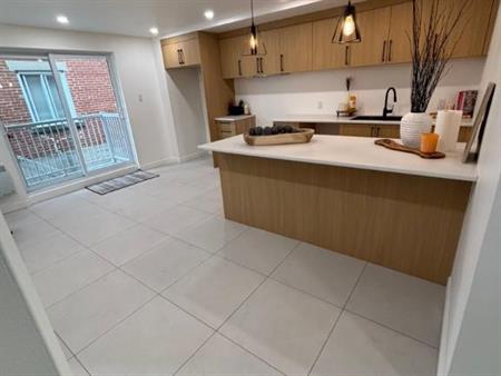 Grand 5 1/2 avec 3 chambres et 1 garage privé
