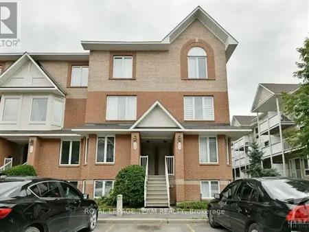 58 BONFIELD PRIVATE | 58 BONFIELD PRIVATE, Ottawa