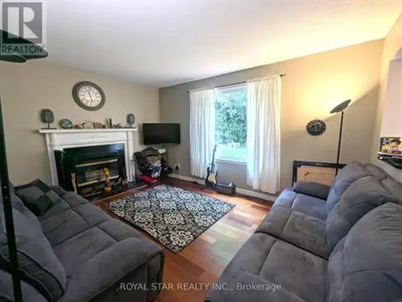 18 COLLINGWOOD CRESCENT | 18 COLLINGWOOD CRESCENT, Ottawa