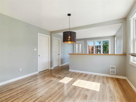 Grand 5 1/2 a Cowansville, bas de Duplex